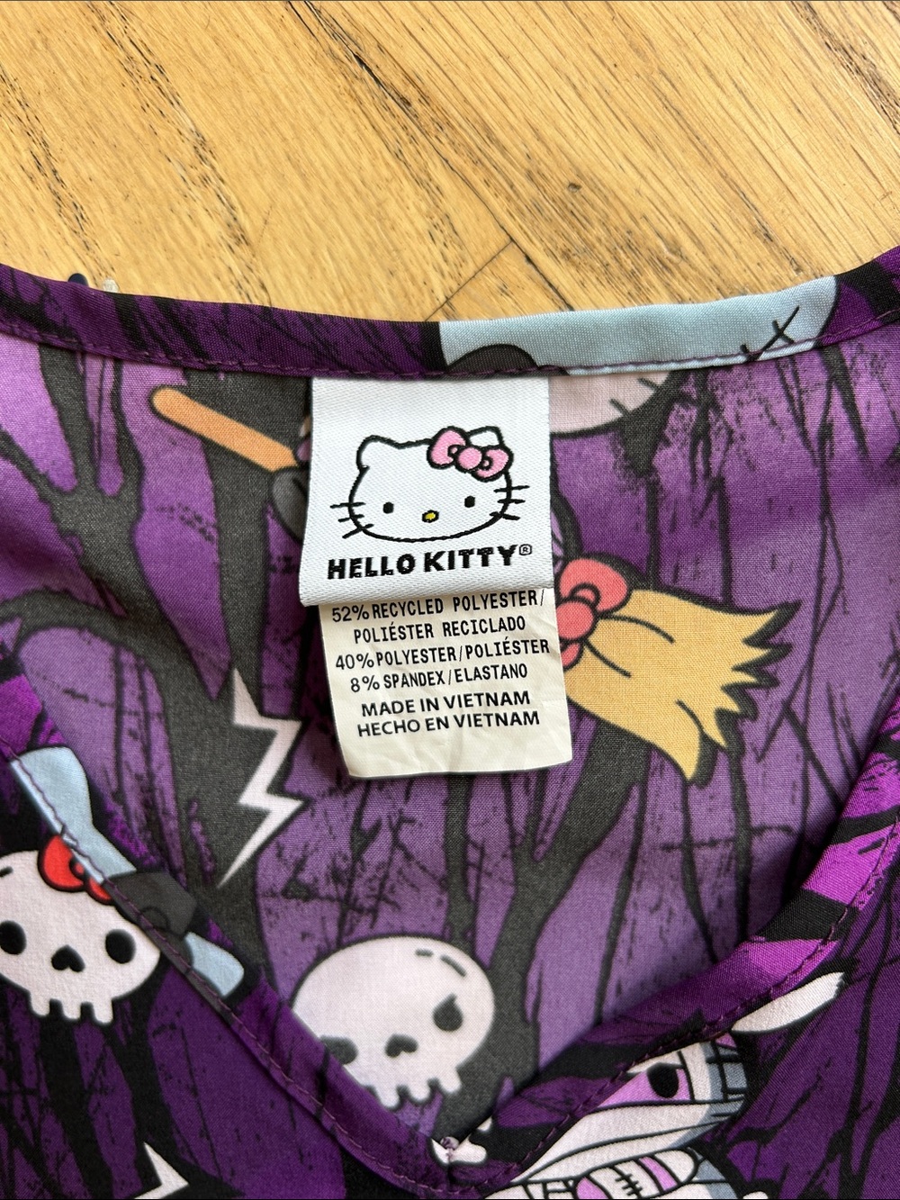 Hello Kitty Halloween Print Short Sleeve scrub top - Picture 4 of 6